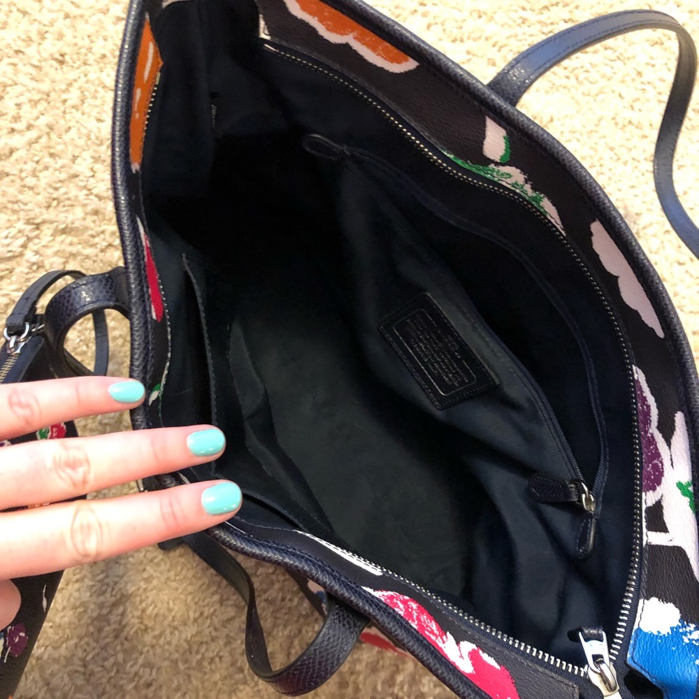 Authentic Coach tote and matching clutch - Picture 3 of 5